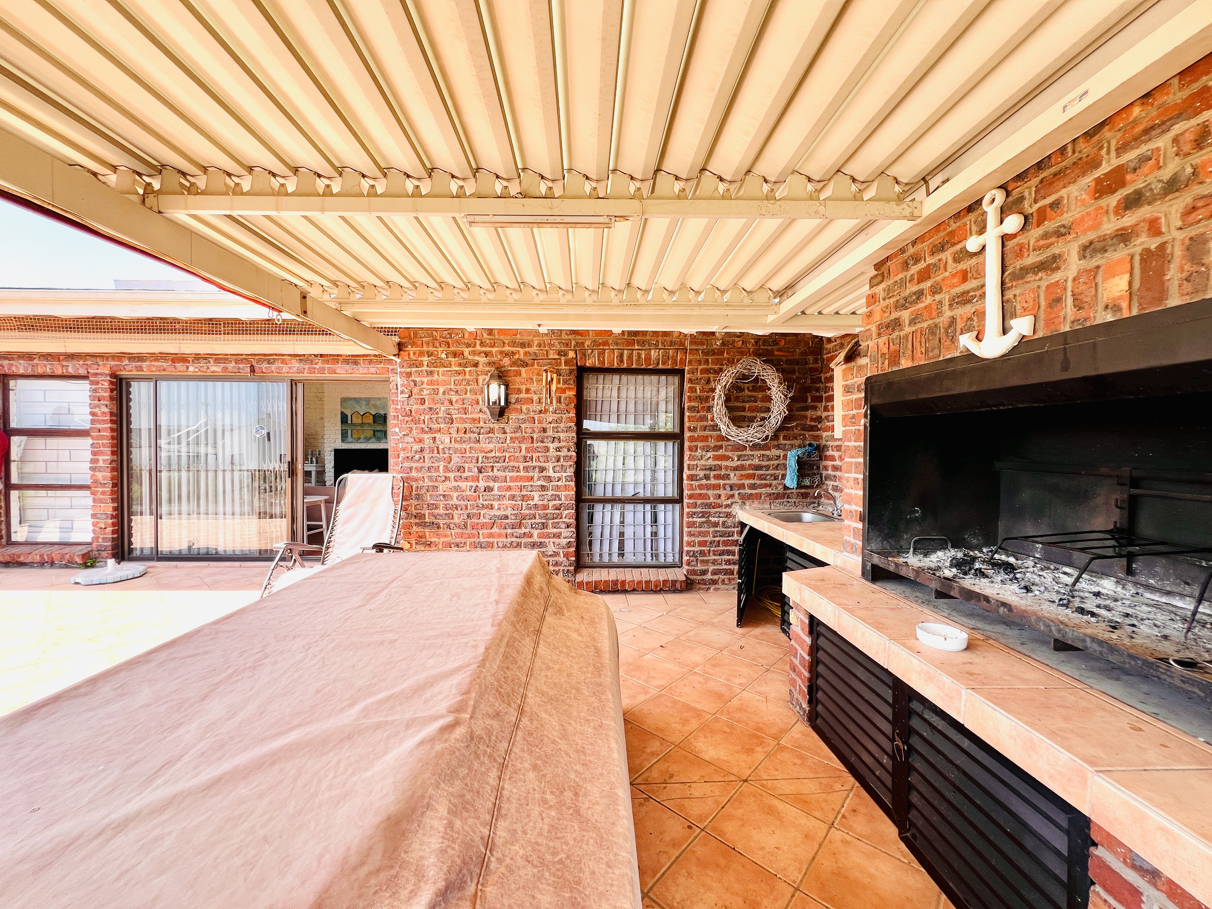 6 Bedroom Property for Sale in Middedorp Western Cape